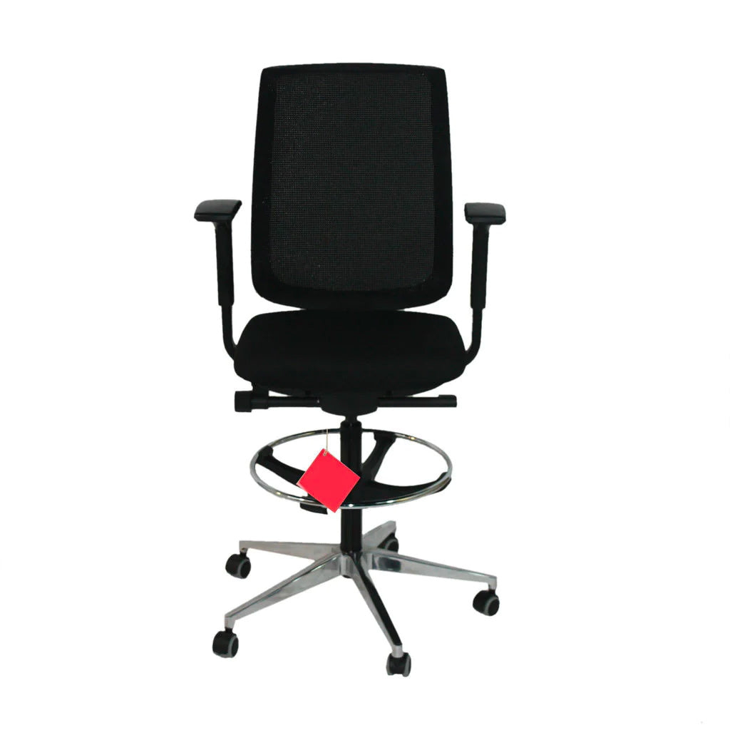 <tc>Steelcase</tc>: Chaise de dessinateur Reply Air avec base en aluminium poli - Reconditionnée