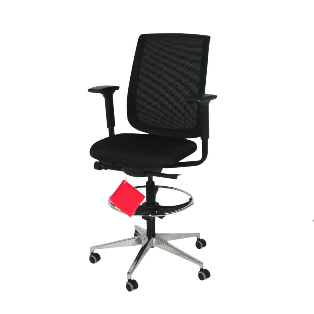 <tc>Steelcase</tc>: Chaise de dessinateur Reply Air avec base en aluminium poli - Reconditionnée