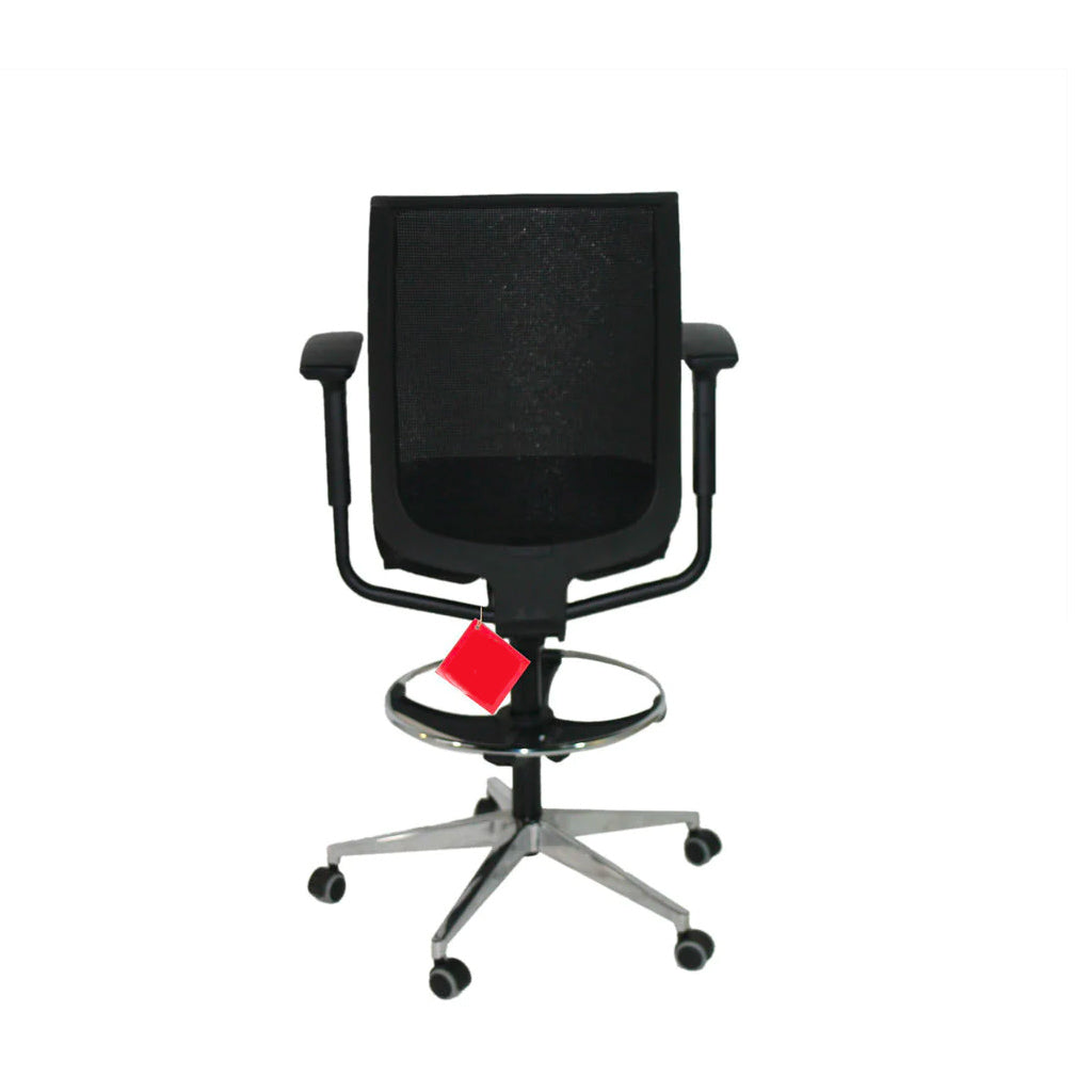 <tc>Steelcase</tc>: Chaise de dessinateur Reply Air avec base en aluminium poli - Reconditionnée