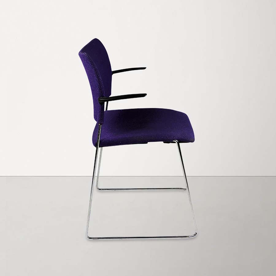 <tc>Senator</tc>: Chaise empilable Howe - Reconditionnée