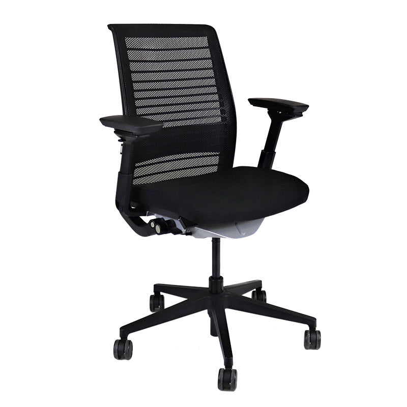 <tc>Steelcase</tc>: <tc>Think V2</tc> Chaise de bureau avec dossier en maille - Reconditionnée