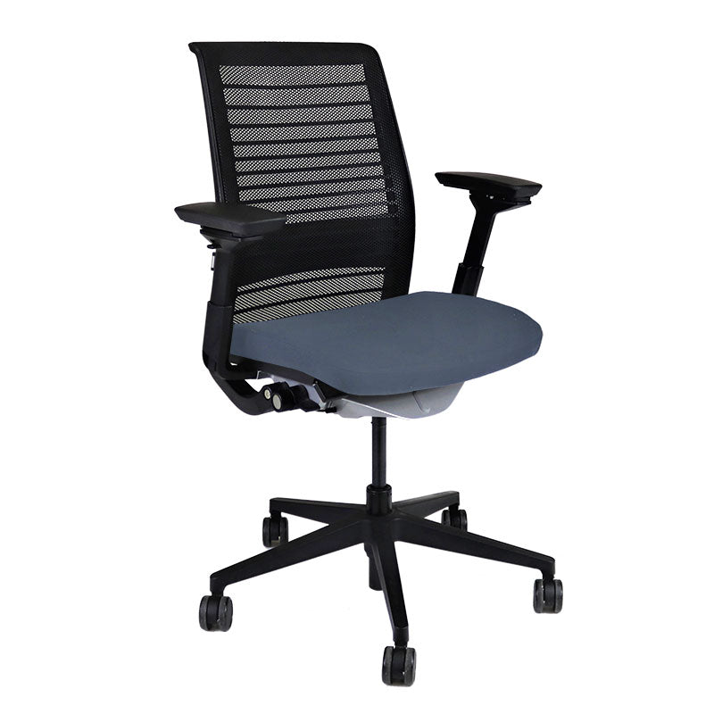<tc>Steelcase</tc>: <tc>Think V2</tc> Chaise de bureau avec dossier en maille - Reconditionnée