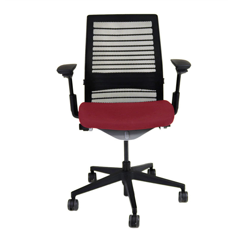 <tc>Steelcase</tc>: <tc>Think V2</tc> Chaise de bureau avec dossier en maille - Reconditionnée