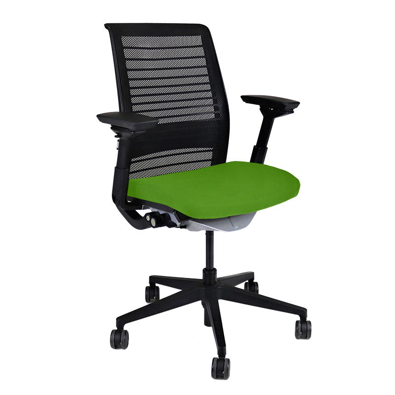 <tc>Steelcase</tc>: <tc>Think V2</tc> Chaise de bureau avec dossier en maille - Reconditionnée
