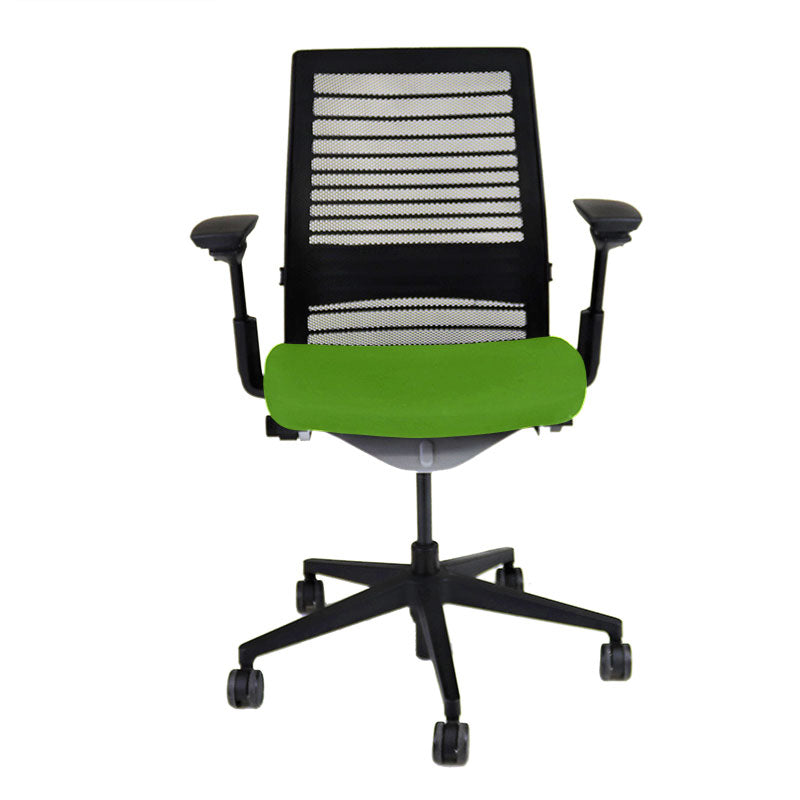 <tc>Steelcase</tc>: <tc>Think V2</tc> Chaise de bureau avec dossier en maille - Reconditionnée