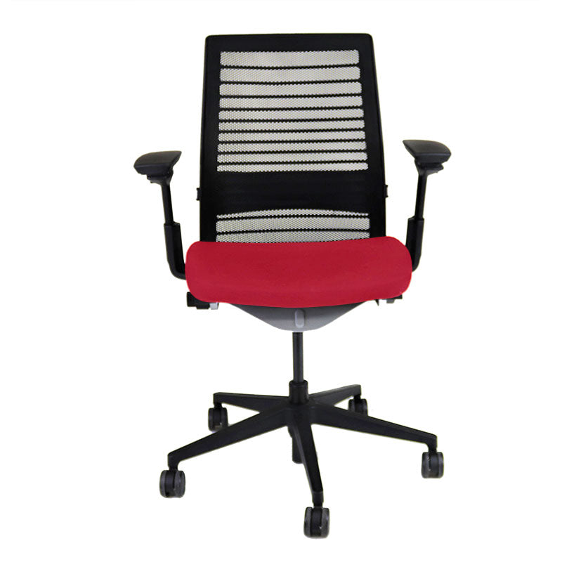 <tc>Steelcase</tc>: <tc>Think V2</tc> Chaise de bureau avec dossier en maille - Reconditionnée