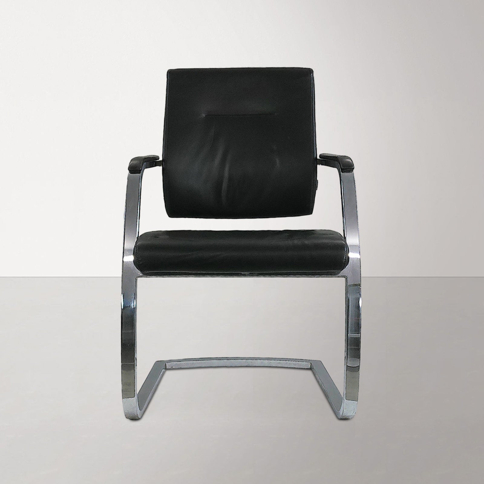 Verco: Vibe 2 Cantilever Lounge Chair - Refurbished