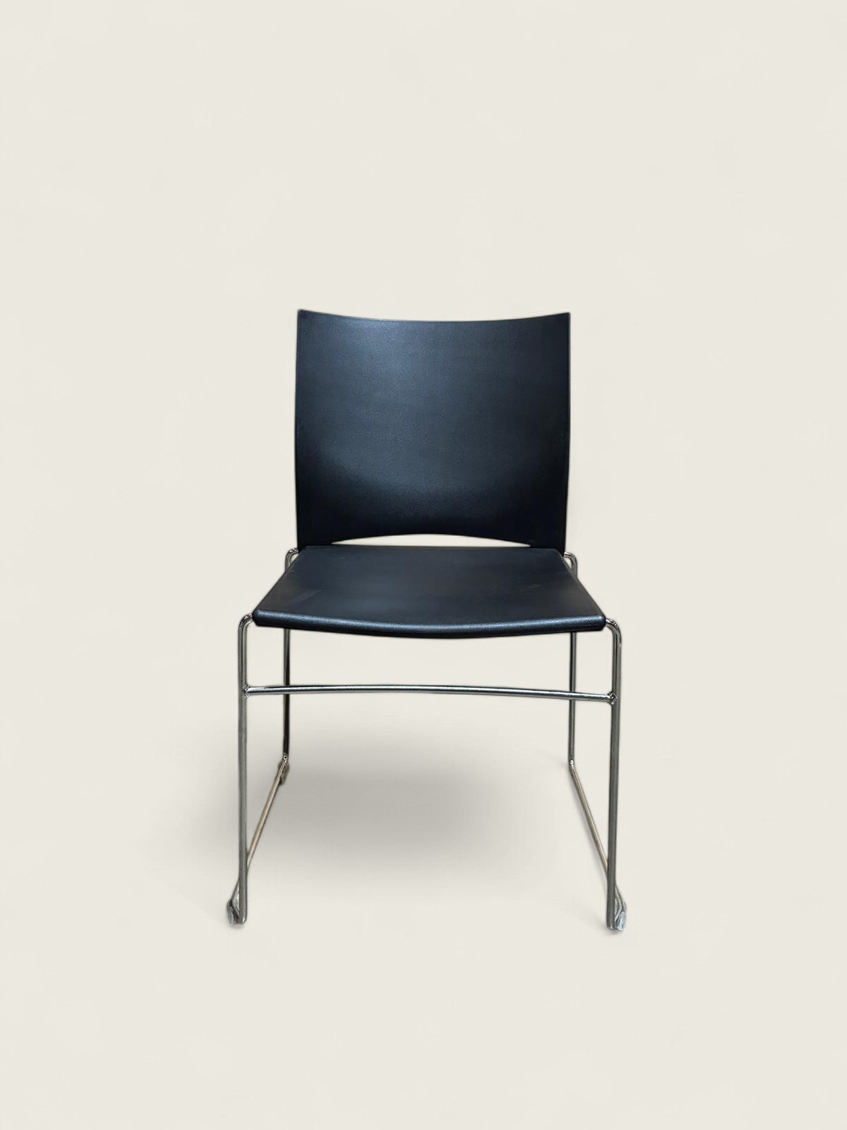 <tc>Connection</tc>: Chaise d'appoint noire pour visiteurs - Reconditionnée