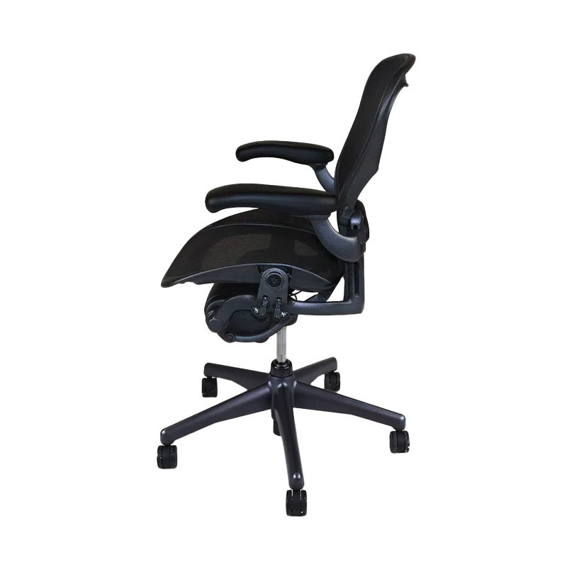 Herman Miller : Aeron - Taille C - Inclinaison du bras réglable en hauteur (Graphite) - Remis à neuf