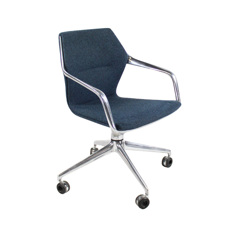 Brunner : Chaise pivotante Ray 9232 en tissu bleu - Remis à neuf