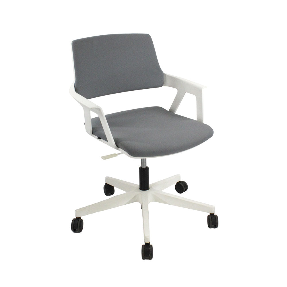 Steelcase: QiVi - Meeting Chair in Grey Fabric - Refurbished