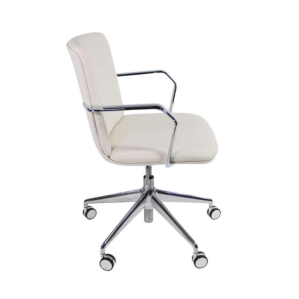 Orangebox: Calder Chair MBS5 in White Leather - Refurbished