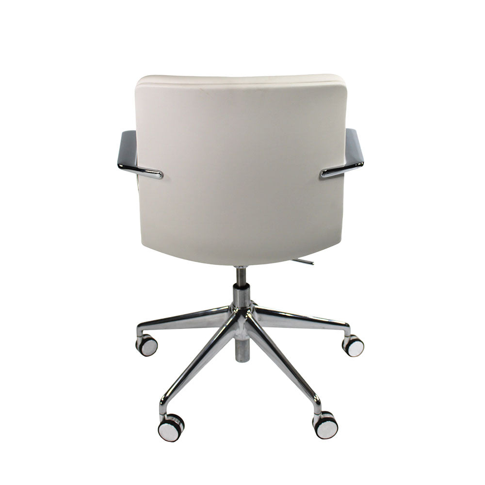 Orangebox: Calder Chair MBS5 in White Leather - Refurbished