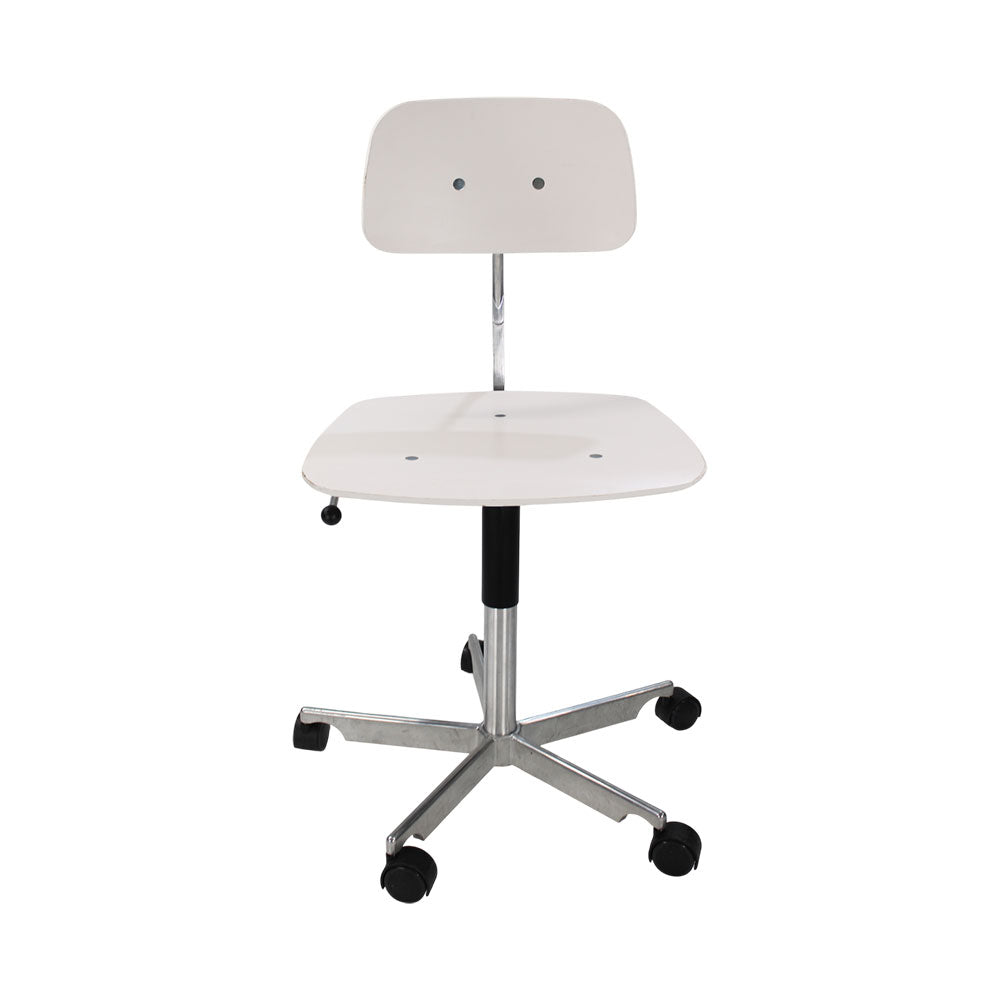 Jorgen Rasmussen: Kevi 2533 Swivel Chair in White - Refurbished