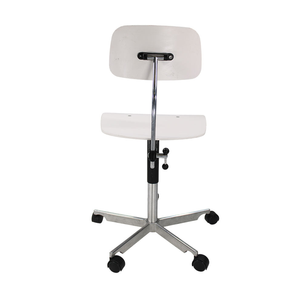 Jorgen Rasmussen: Kevi 2533 Swivel Chair in White - Refurbished