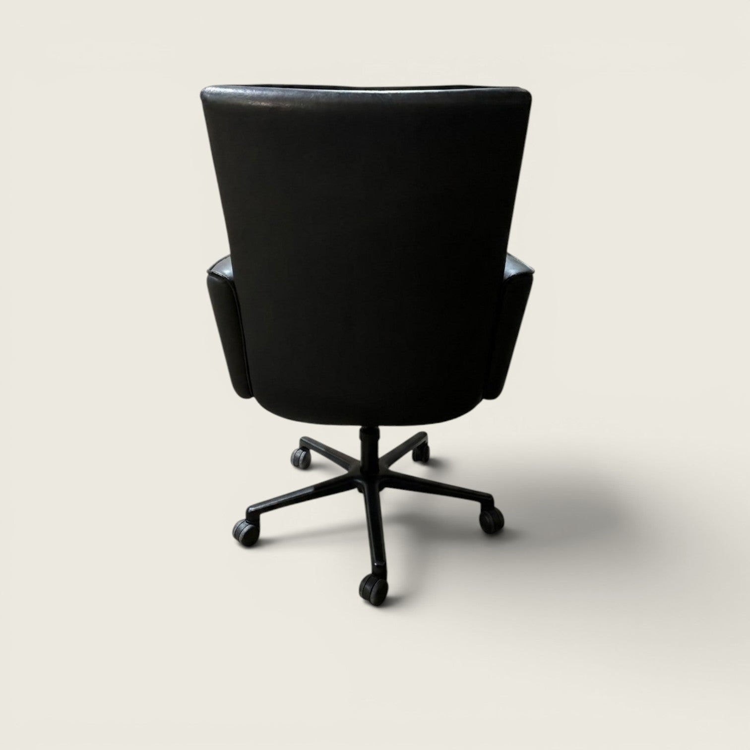 <tc>Vitra</tc>: Fauteuil de direction pivotant Imago Bellini en cuir violet - Reconditionné
