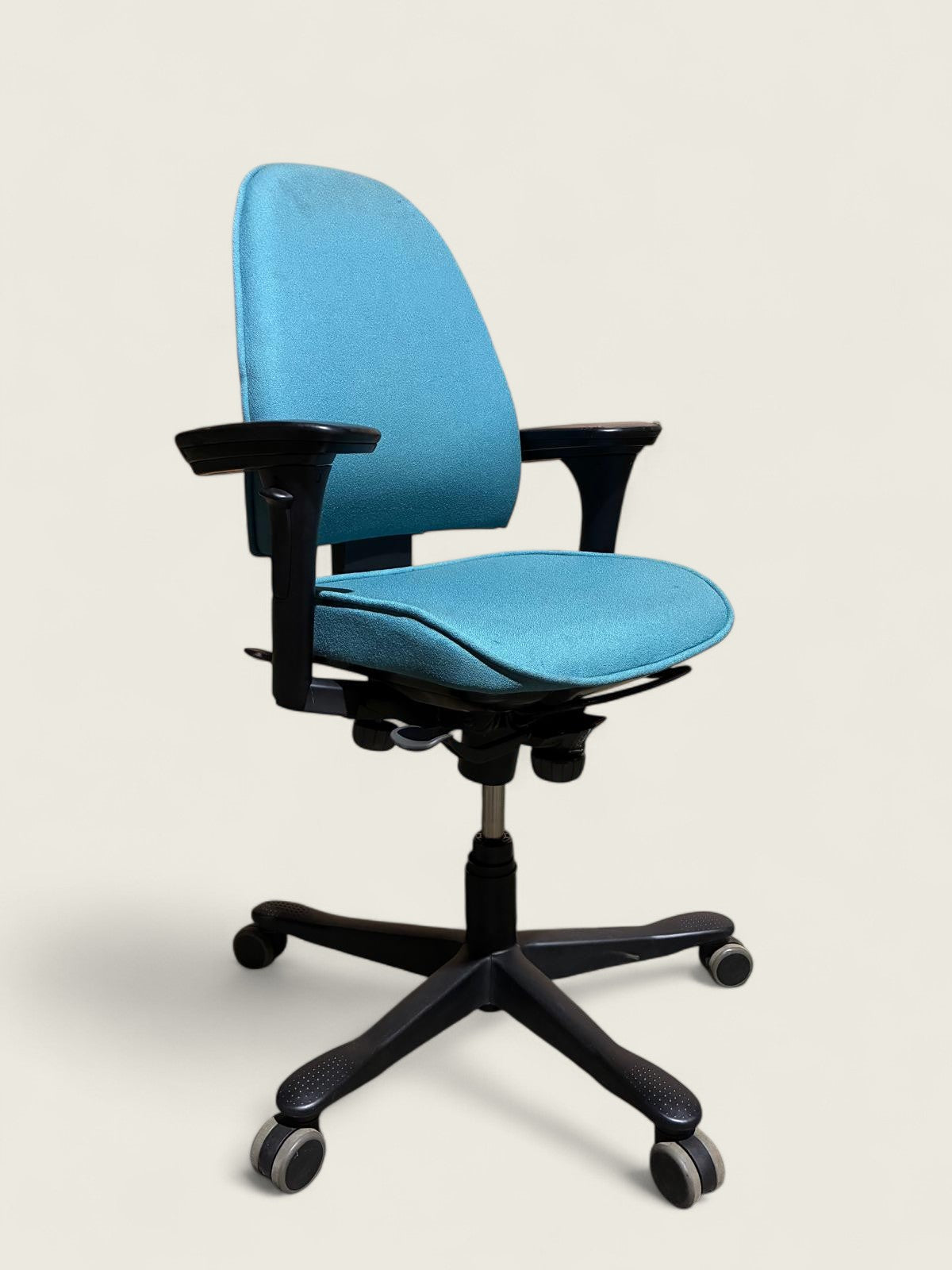 <tc>Kinnarps</tc>: Chaise de secrétariat - Rénovée