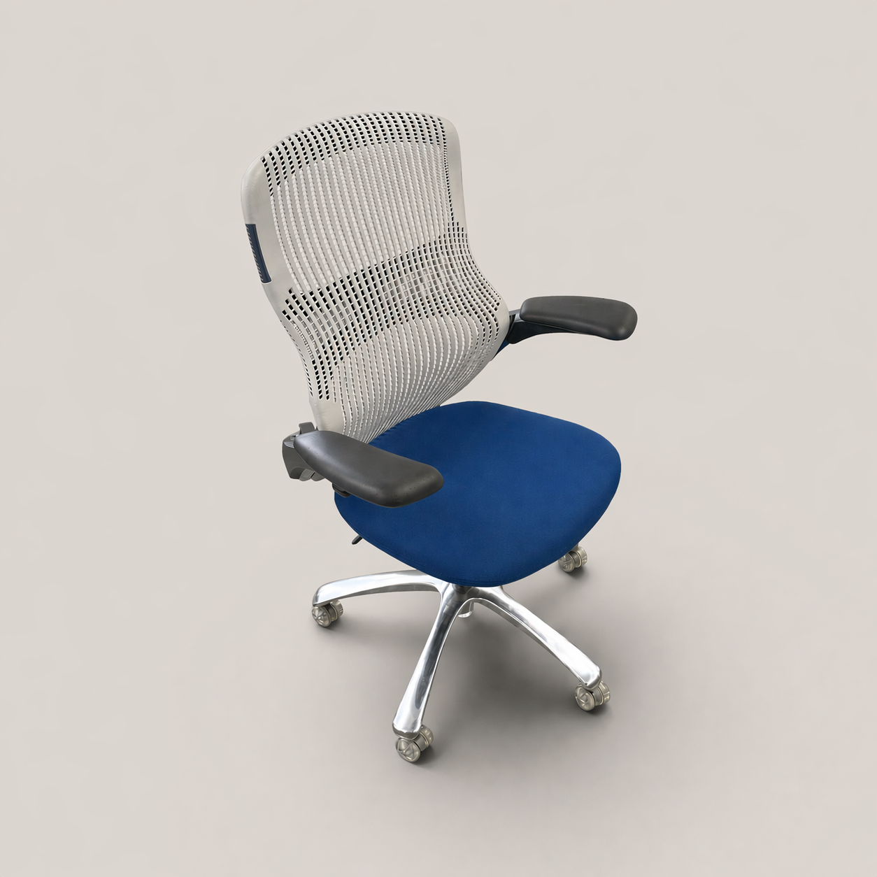<tc>Knoll</tc>: Generation - Chaise de bureau bleue - Remis à neuf