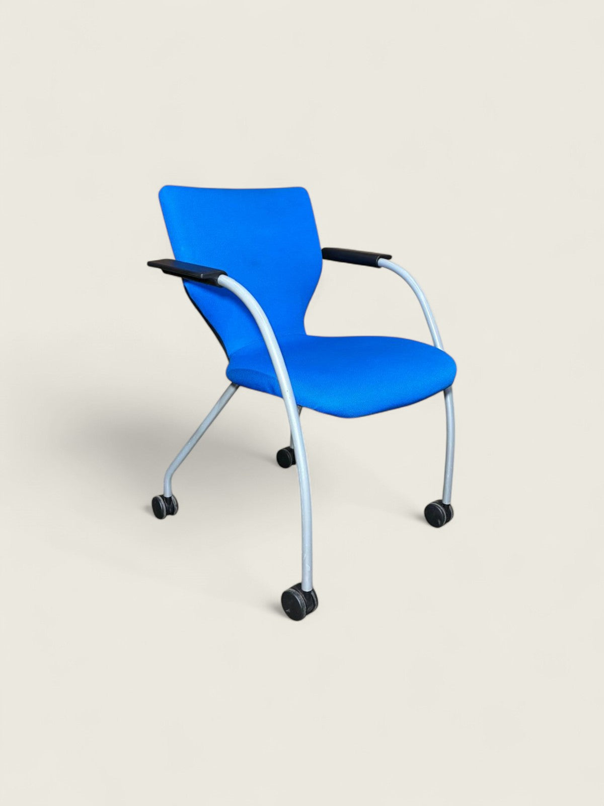 Orangebox : Chaise d'appoint visiteurs bleue à roulettes - Reconditionnée