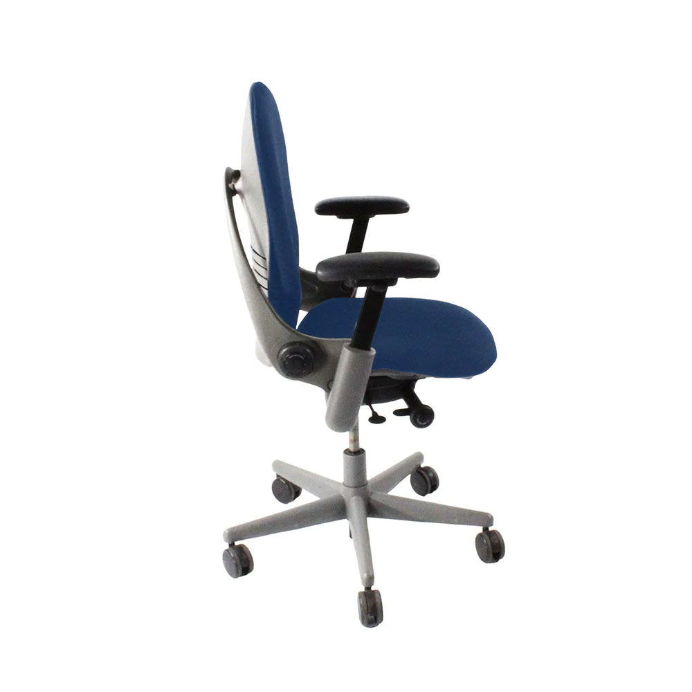 Steelcase : Chaise de bureau Leap V1 - Structure grise/tissu bleu - Remis à neuf