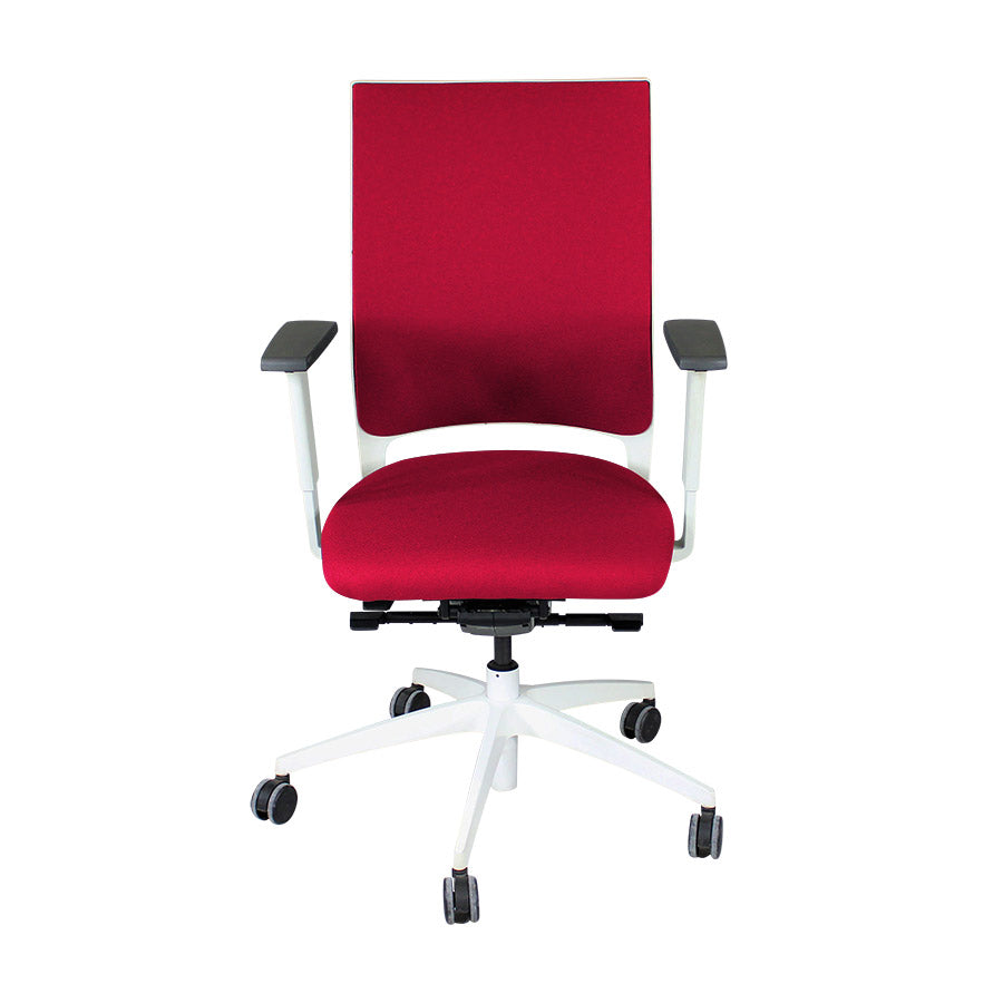 Sedus : Chaise de bureau Quarterback avec cadre blanc en tissu rouge - Remis à neuf