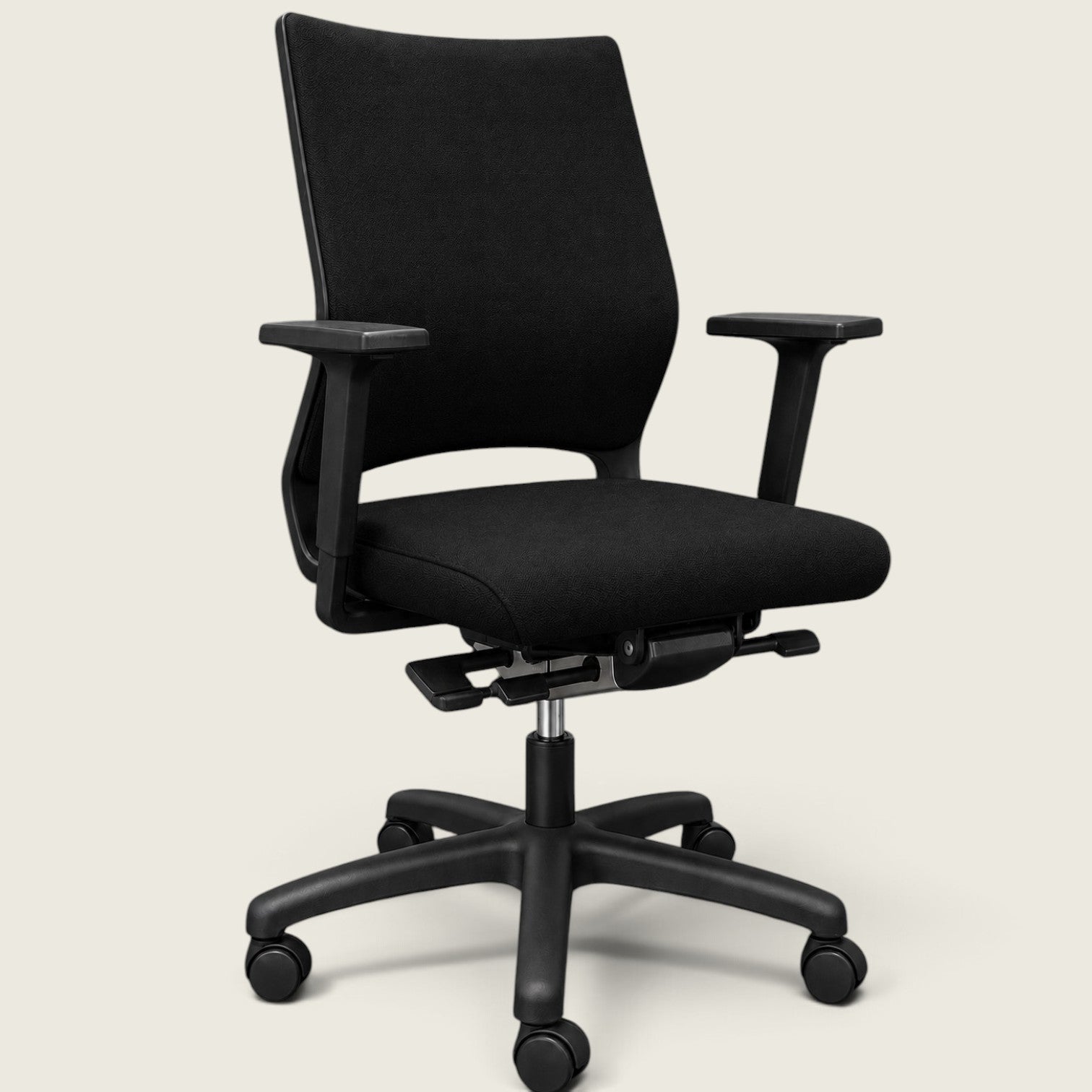 <tc>Sedus</tc>: <tc>Quarterback</tc> Chaise de bureau en tissu noir avec dossier en tissu noir, remise à neuf