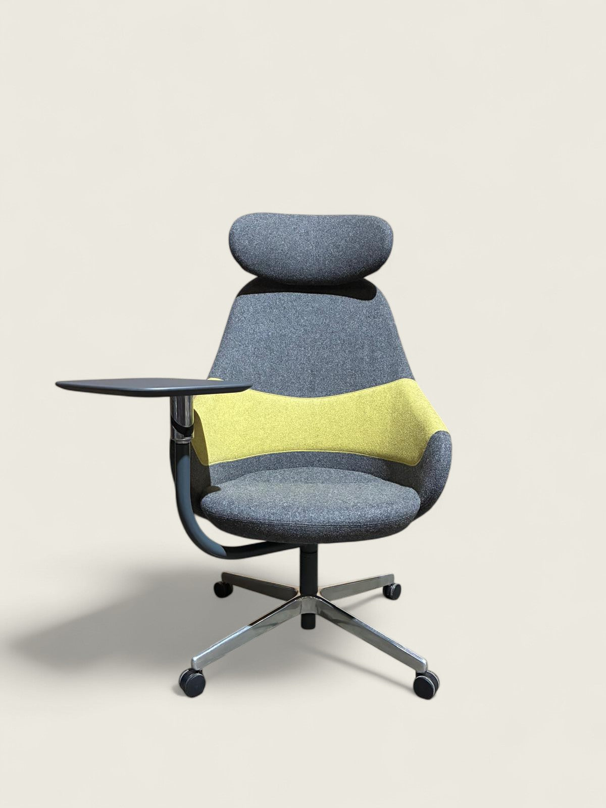<tc>Senator</tc>: Chaise de travail avec tablette d'écriture - Reconditionnée