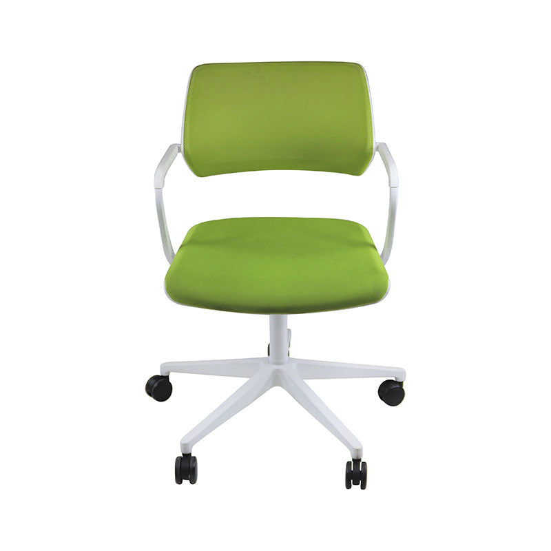 Steelcase : QiVi - Chaise de réunion avec dossier en maille en tissu vert - Remis à neuf