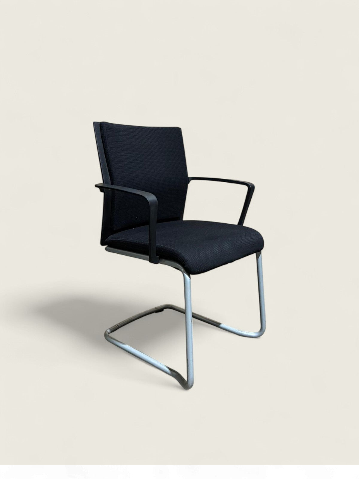 <tc>Steelcase</tc>: Fauteuil visiteur - Remis à neuf