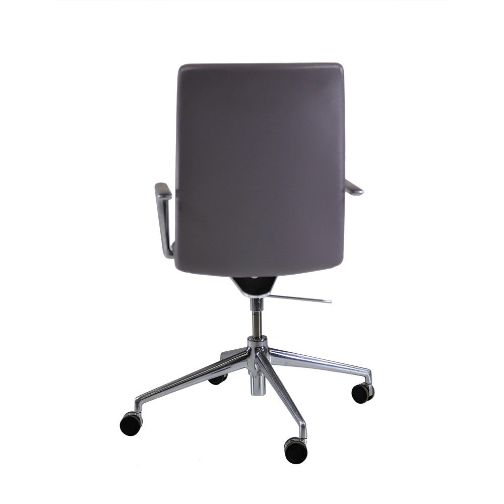 Brunner: Finasoft Medium Back Meeting Chair in Grey Leather - Refurbished