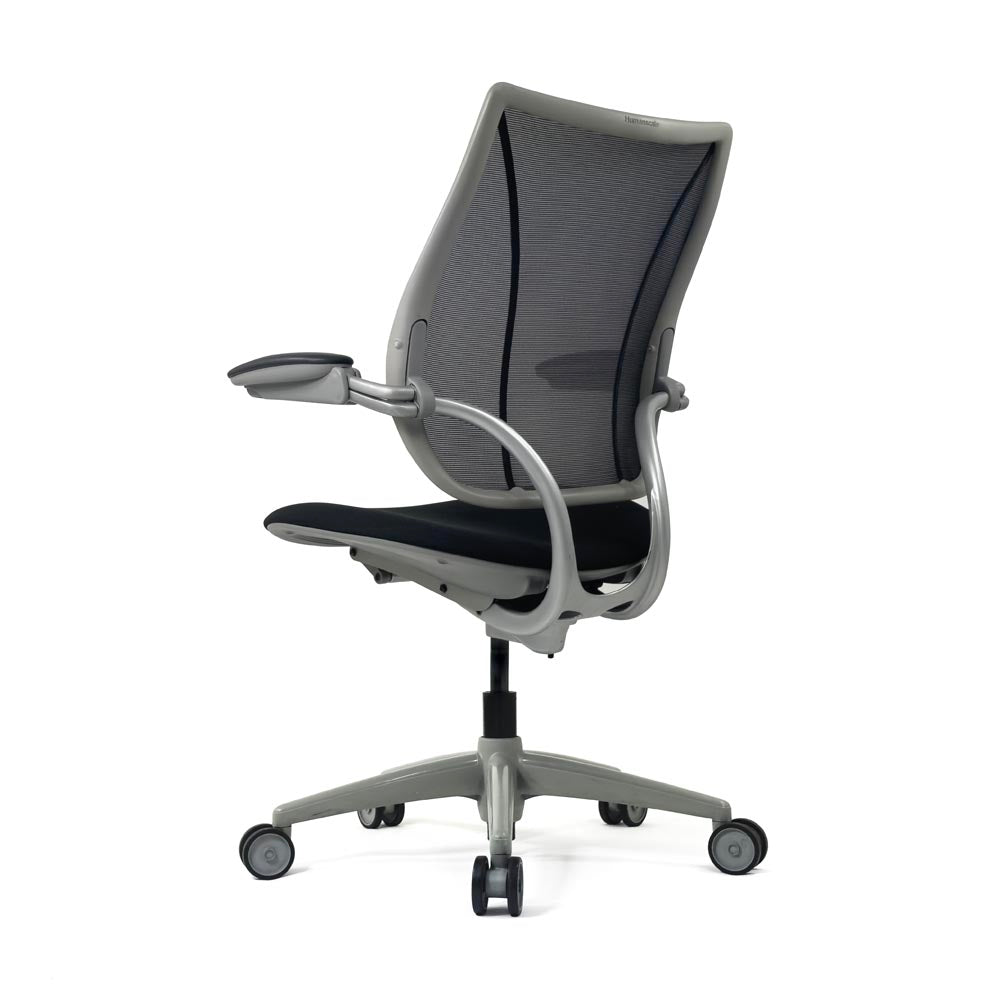<tc>Humanscale</tc>: <tc>Liberty</tc> Chaise de bureau en tissu noir - Reconditionnée