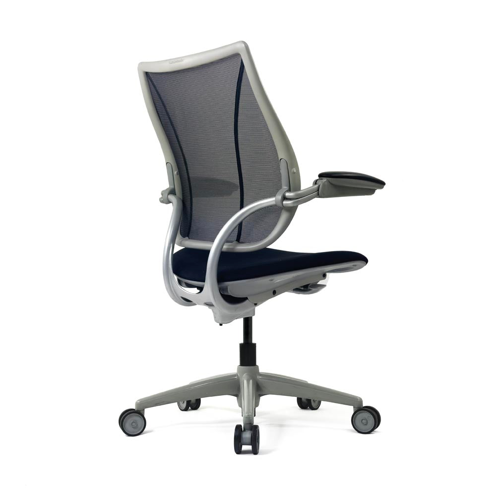<tc>Humanscale</tc>: <tc>Liberty</tc> Chaise de bureau en tissu noir - Reconditionnée