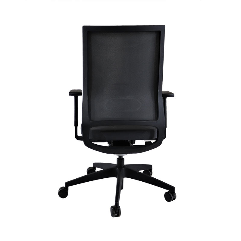 Sedus : Chaise de bureau Quarterback avec cadre noir en tissu noir - Remis à neuf