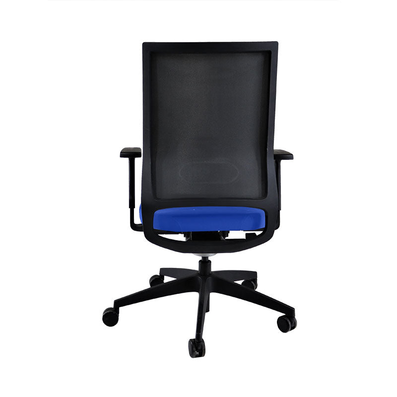 Sedus : Chaise de bureau Quarterback avec cadre noir en tissu bleu - Remis à neuf