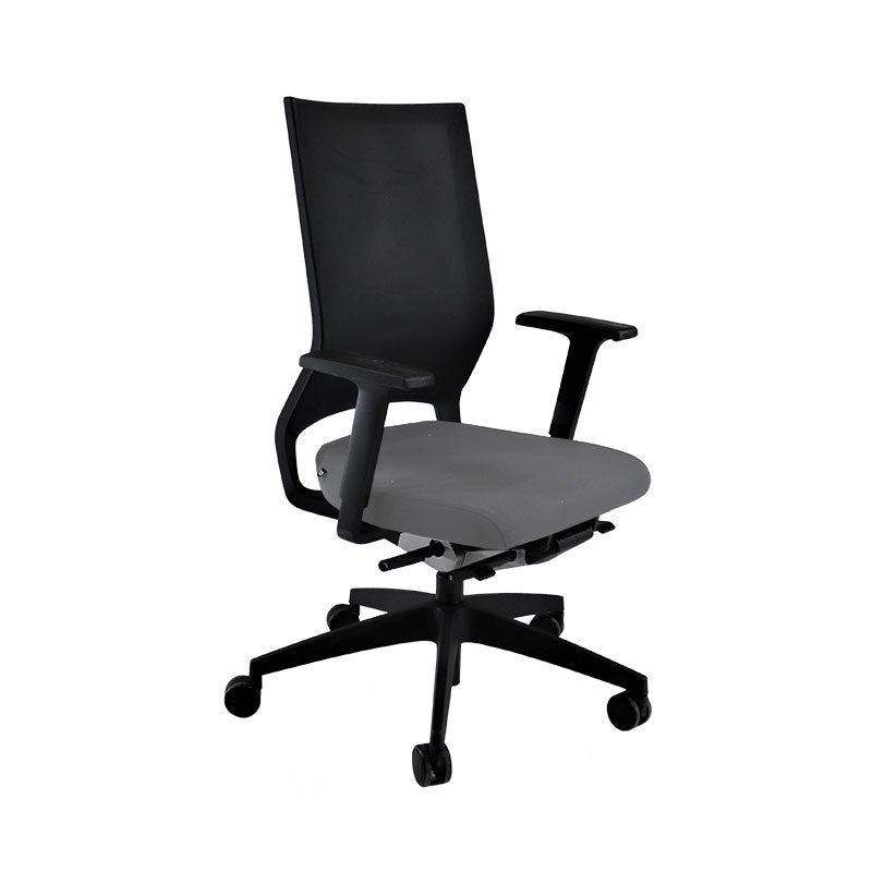 Sedus : Chaise de bureau Quarterback avec cadre noir en tissu gris - Remis à neuf