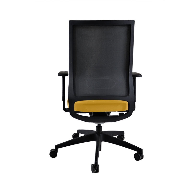Sedus : Chaise de bureau Quarterback avec cadre noir en tissu jaune - Remis à neuf